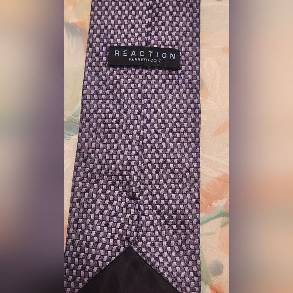 Reaction Kenneth Cole Gray Silver Geometric 100% Silk Men's Tie 58"×3.5" - Picture 3 of 5